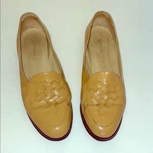 Women’ VTG worn Bottega Veneta tan